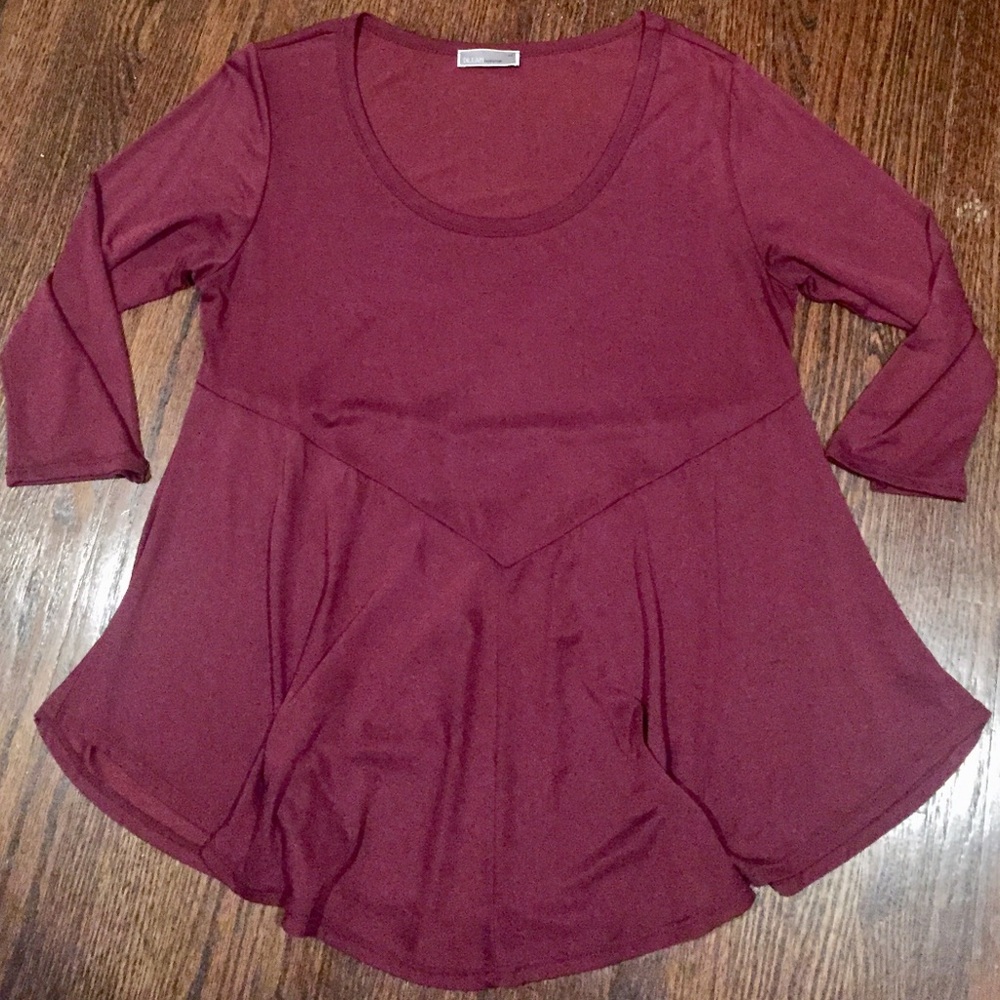 Burgundy flowing top 3/4 sleeve